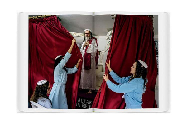 Jonas Bendiksen – The Last Testament